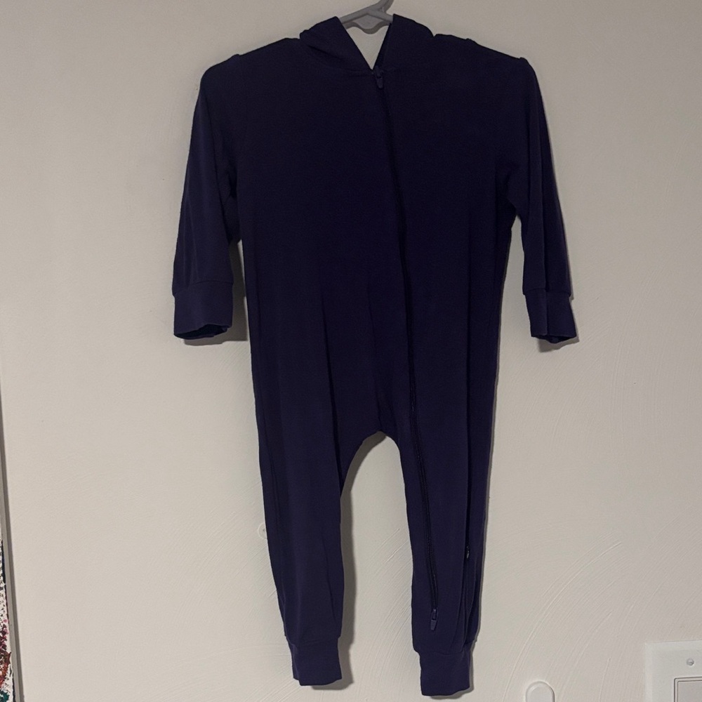 Kyte BABY Eggplant hooded romper